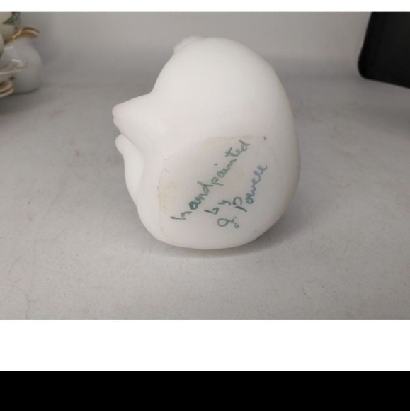 Vintage Fenton hand painted satin glass bear figurine, signed - Picture 9 of 10